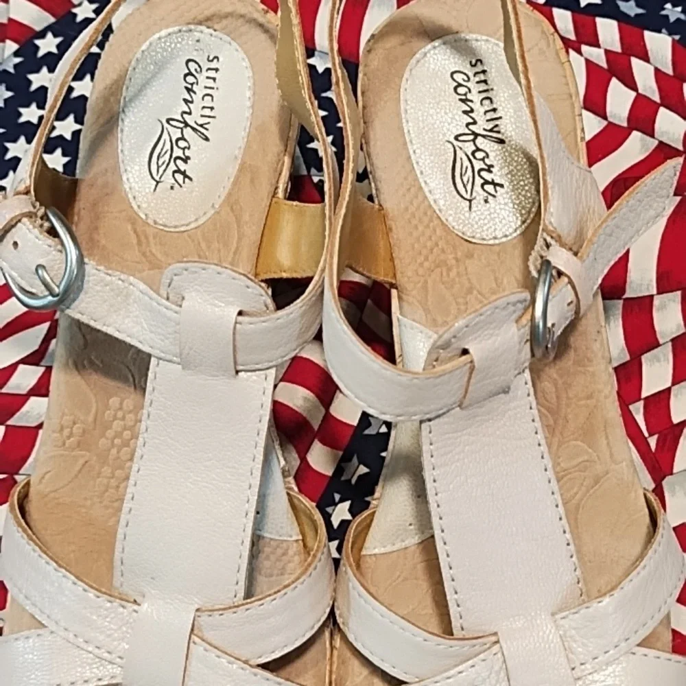 Easy Street Strictly Comfort EUC Tan Sandals Strappy Design Buckle Closure. 8M. - Picture 6 of 7